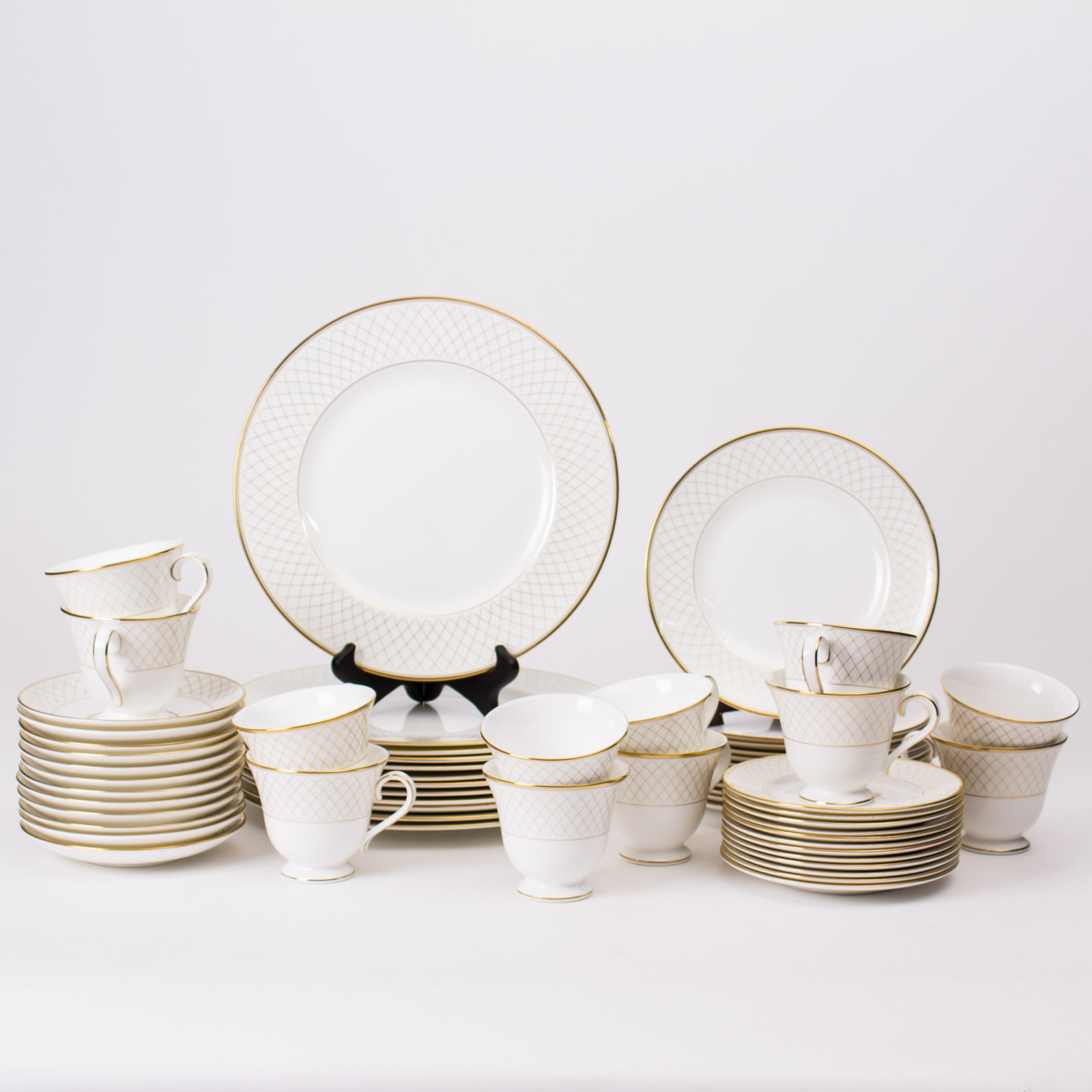 Waterford "Crosshaven" Fine English China Set