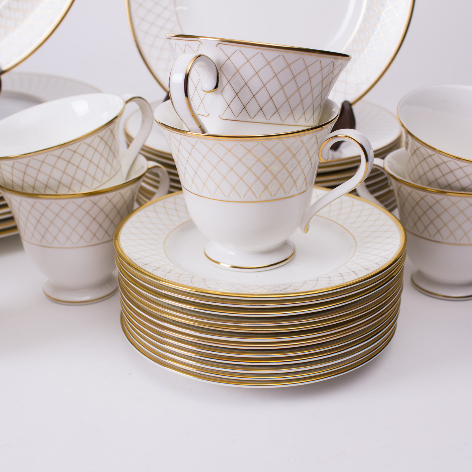 Waterford "Crosshaven" Fine English China Set