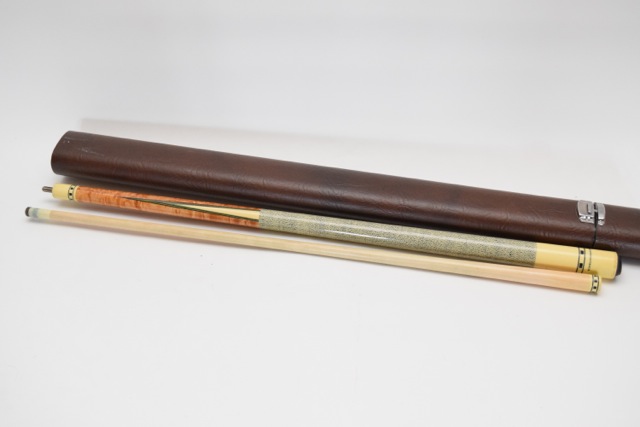 Meucci Originals 84-3 Professional Cue Stick and Case