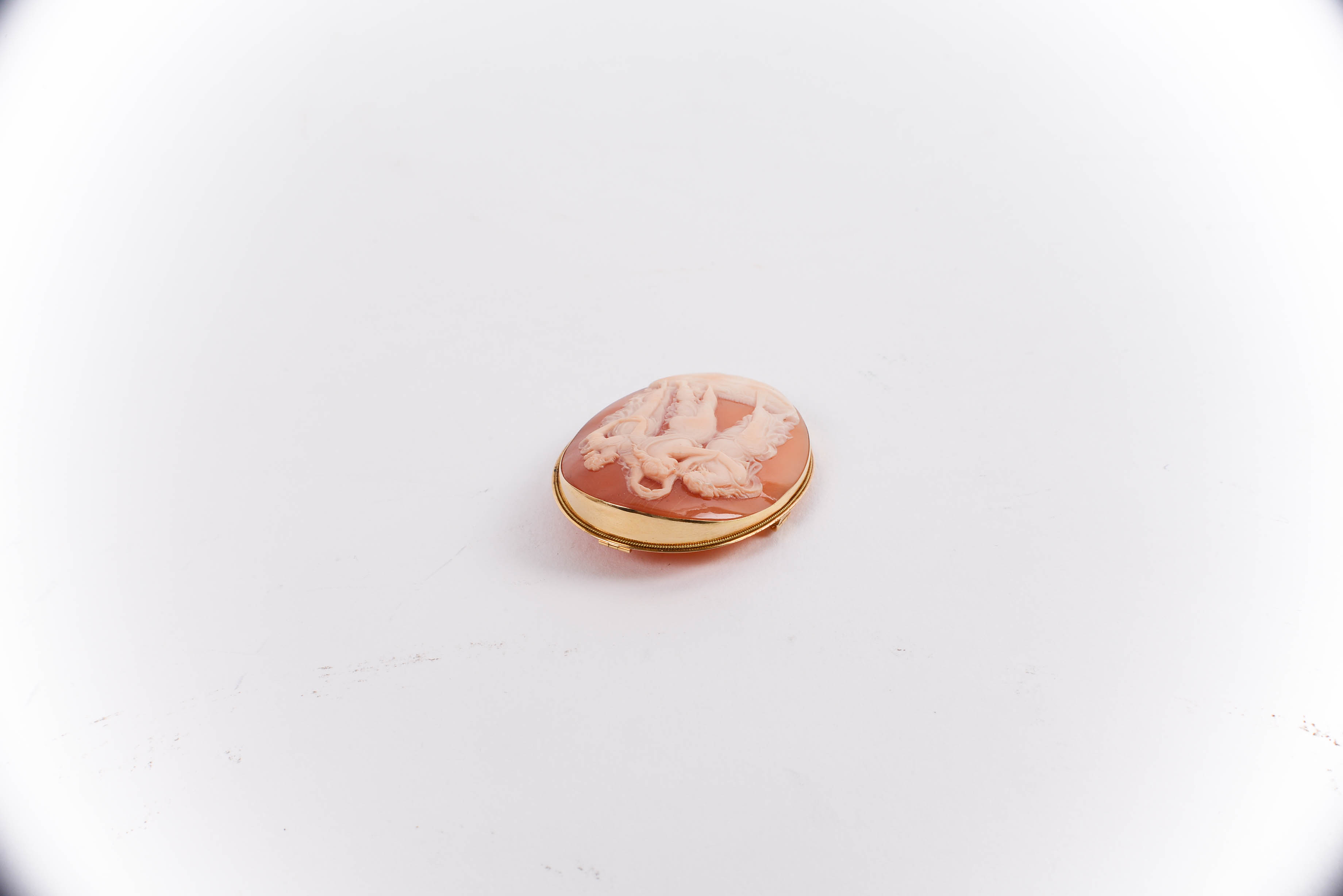 18K Yellow Gold Cameo Pendant