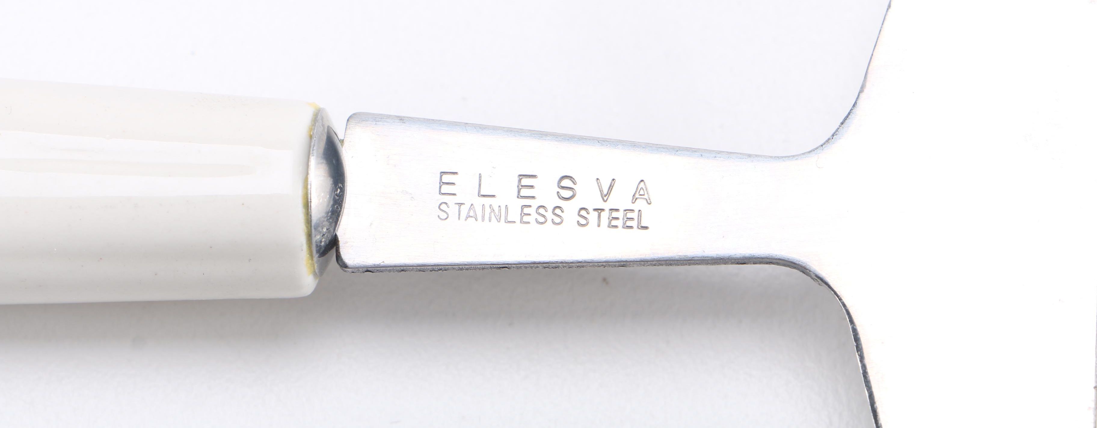 Utensil Assortment Including Elesva