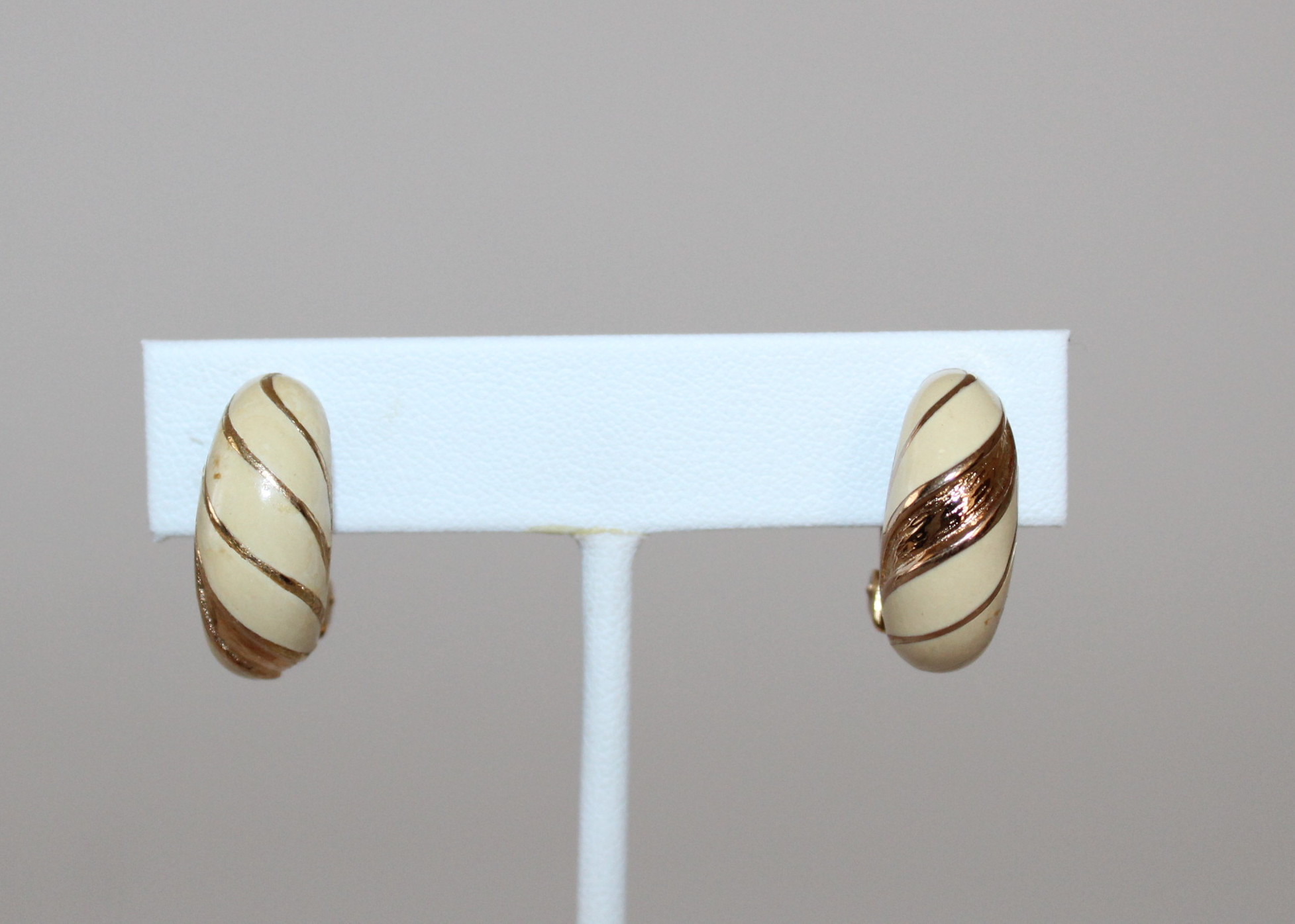 VIntage Gold Tone Earrings