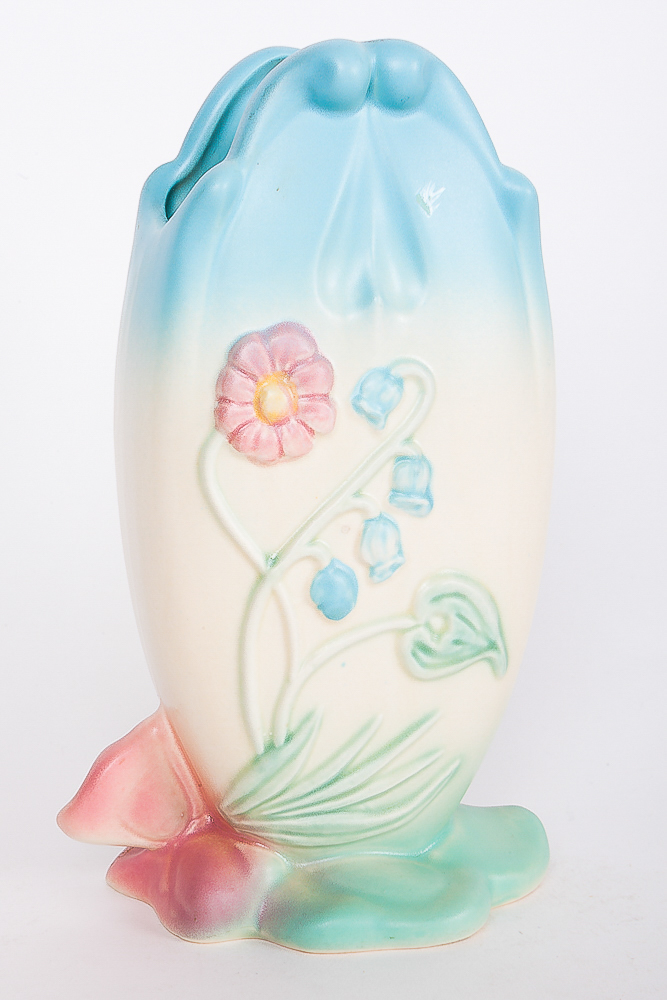 Hull Pottery Coordinating Vases in "Bow-Knot" Pattern