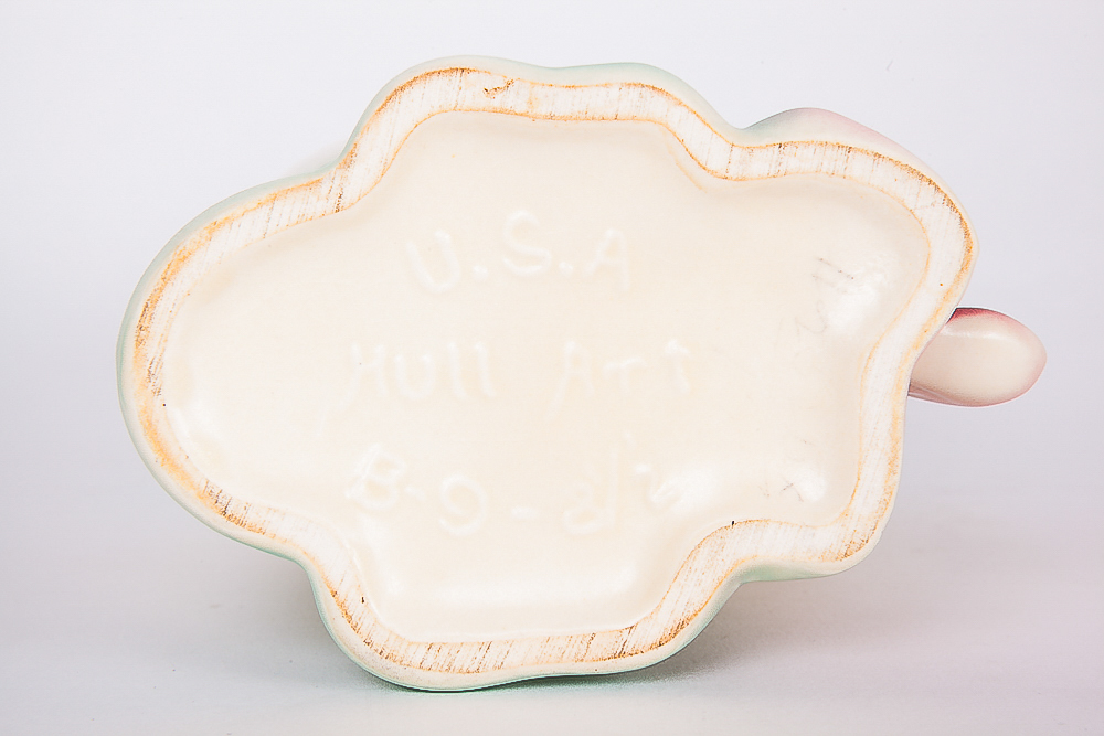 Hull Pottery Coordinating Vases in "Bow-Knot" Pattern