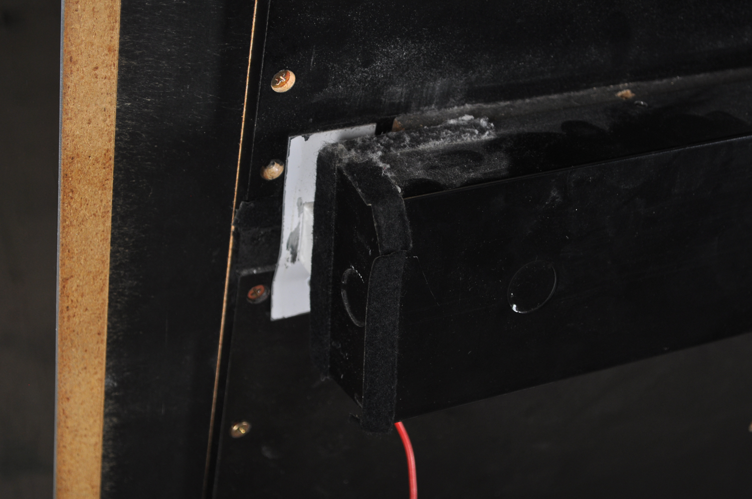 Modern ELLO Blonde Glass Top Dresser