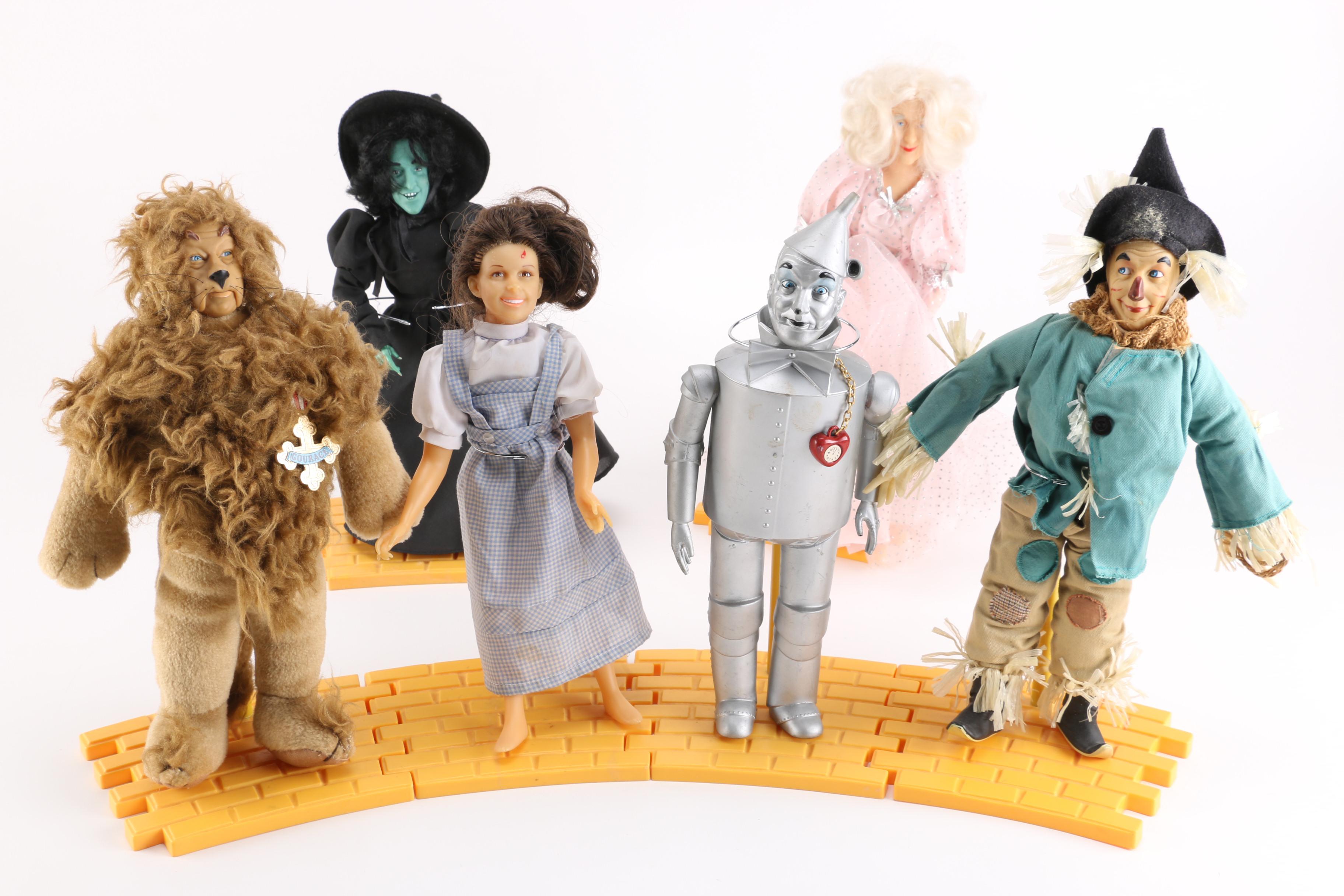 Wizard of Oz Dolls With Yellow Brick Road Display