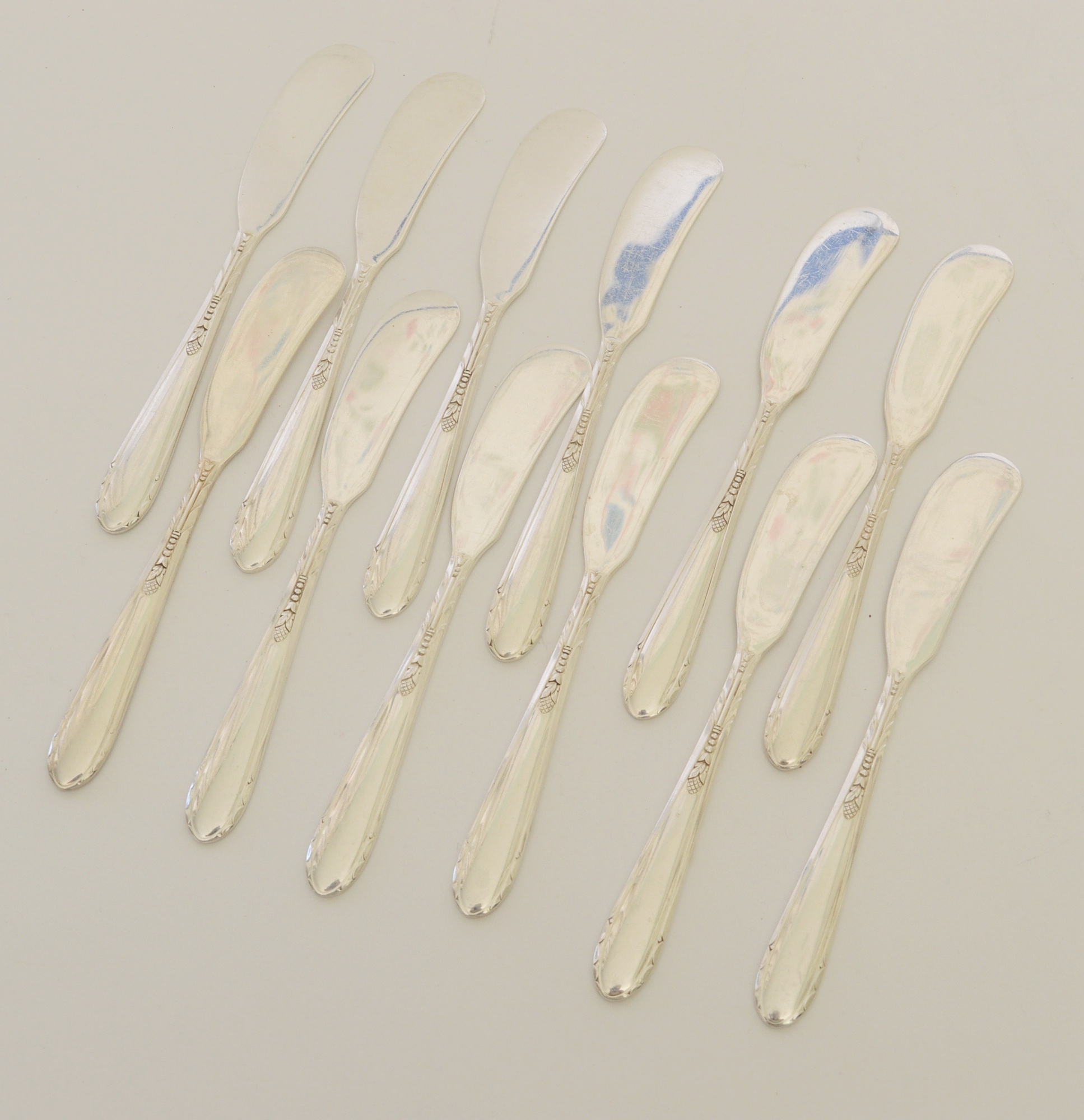 117-Piece Oneida Sterling Silver "Heiress" Pattern Flatware