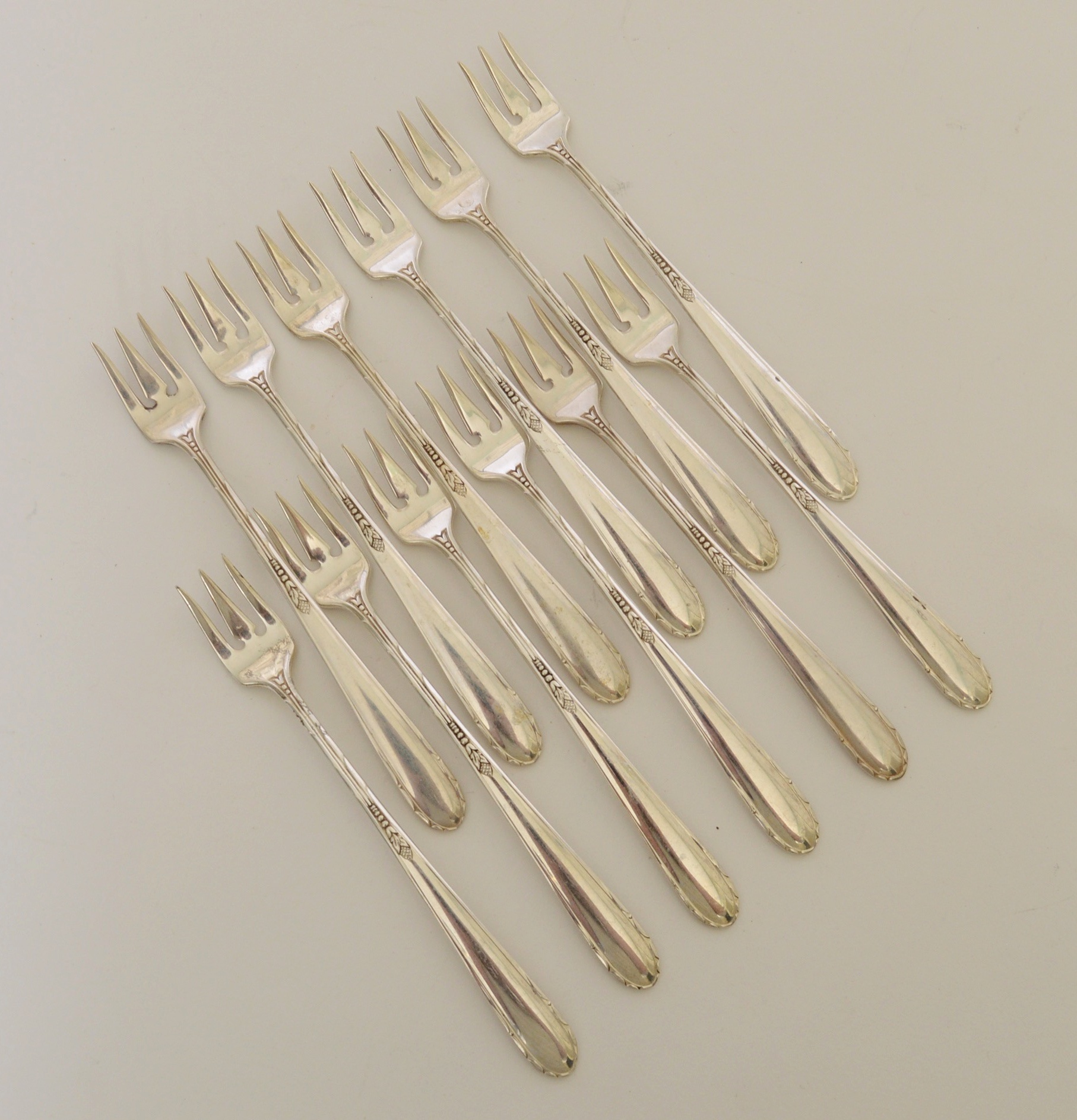 117-Piece Oneida Sterling Silver "Heiress" Pattern Flatware