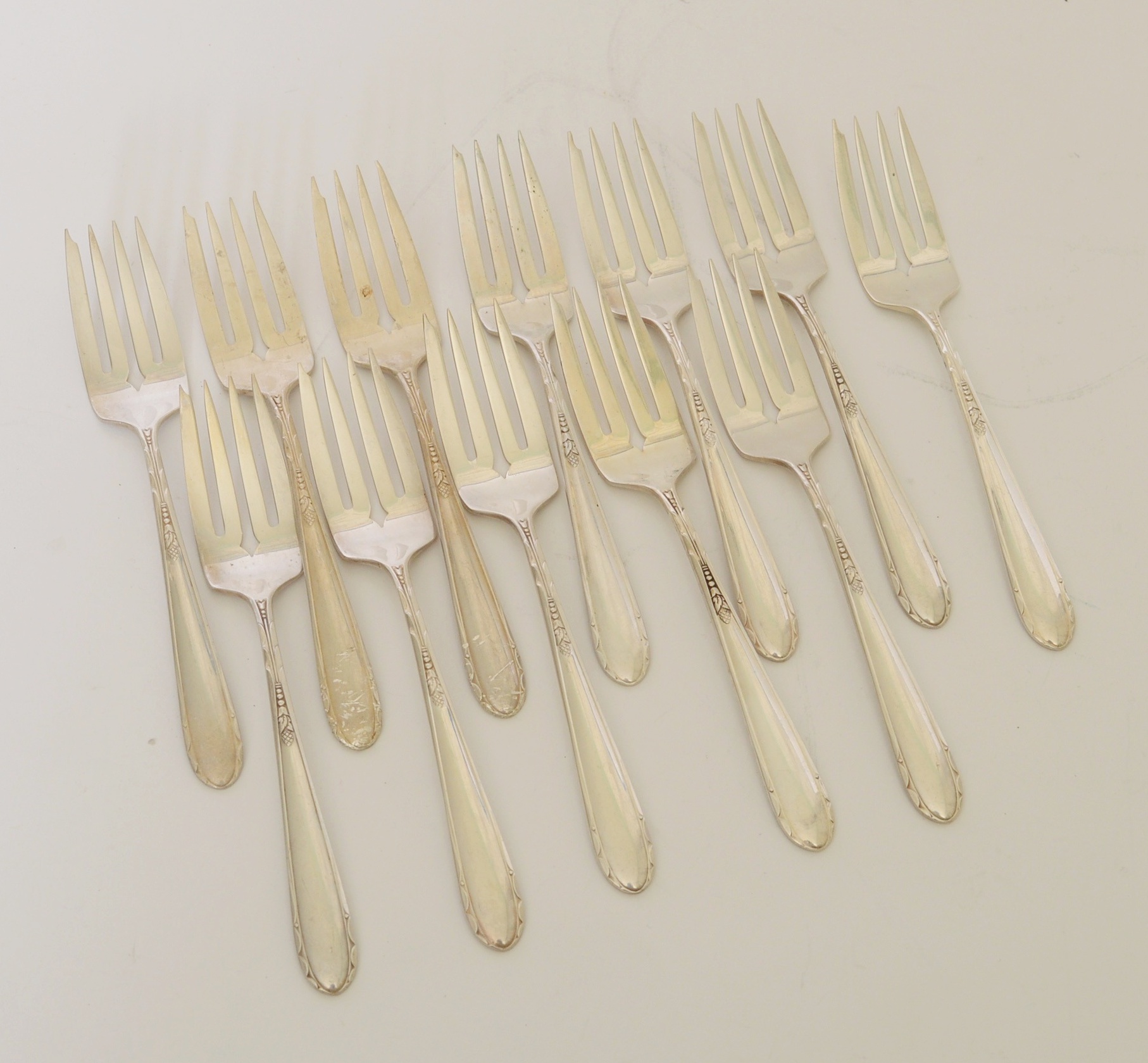 117-Piece Oneida Sterling Silver "Heiress" Pattern Flatware