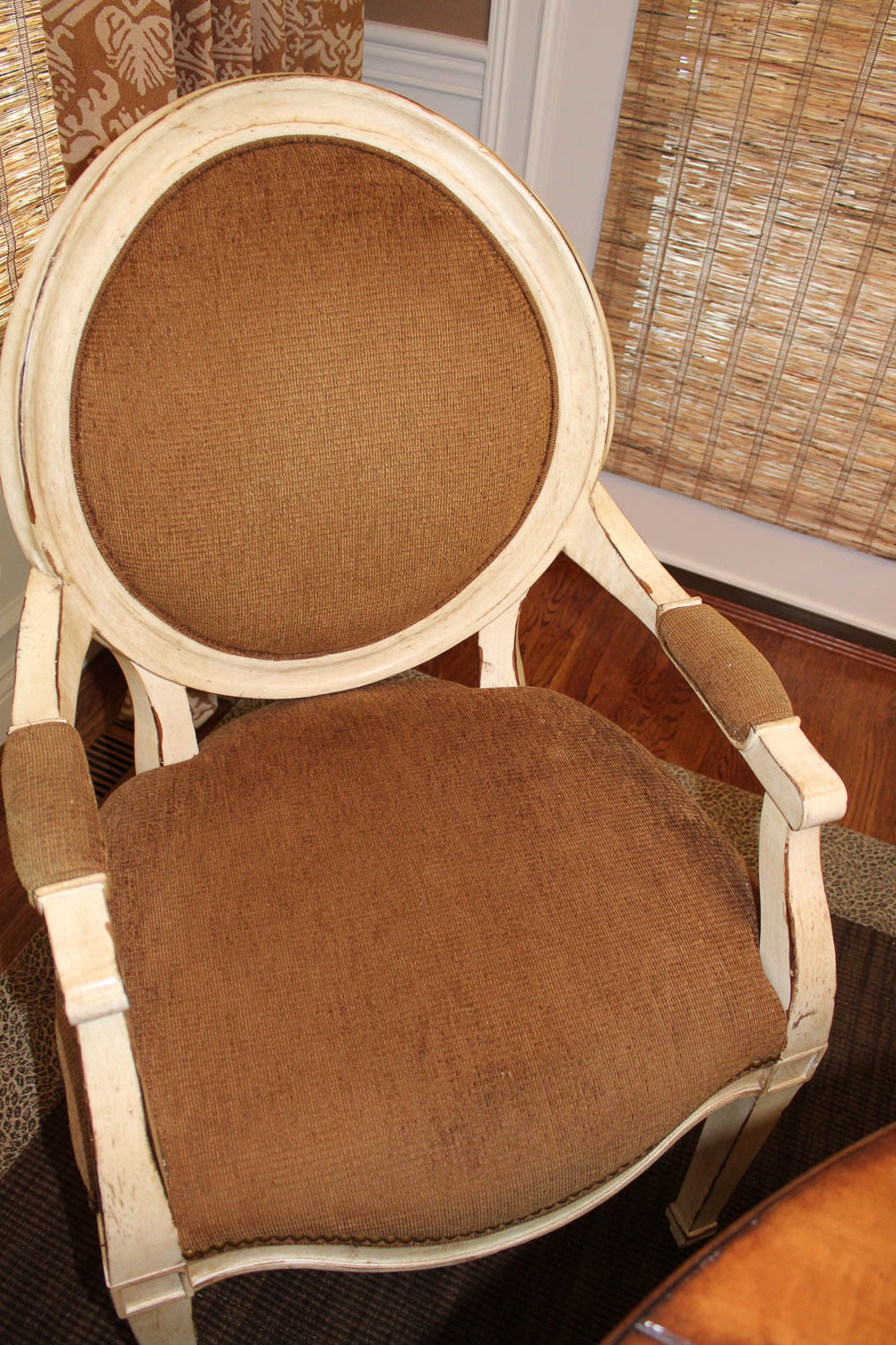 Round Pedestal Dining Table With Five Chairs