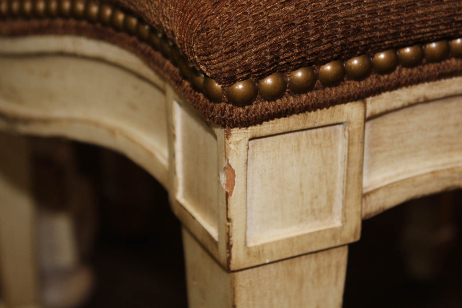 Round Pedestal Dining Table With Five Chairs