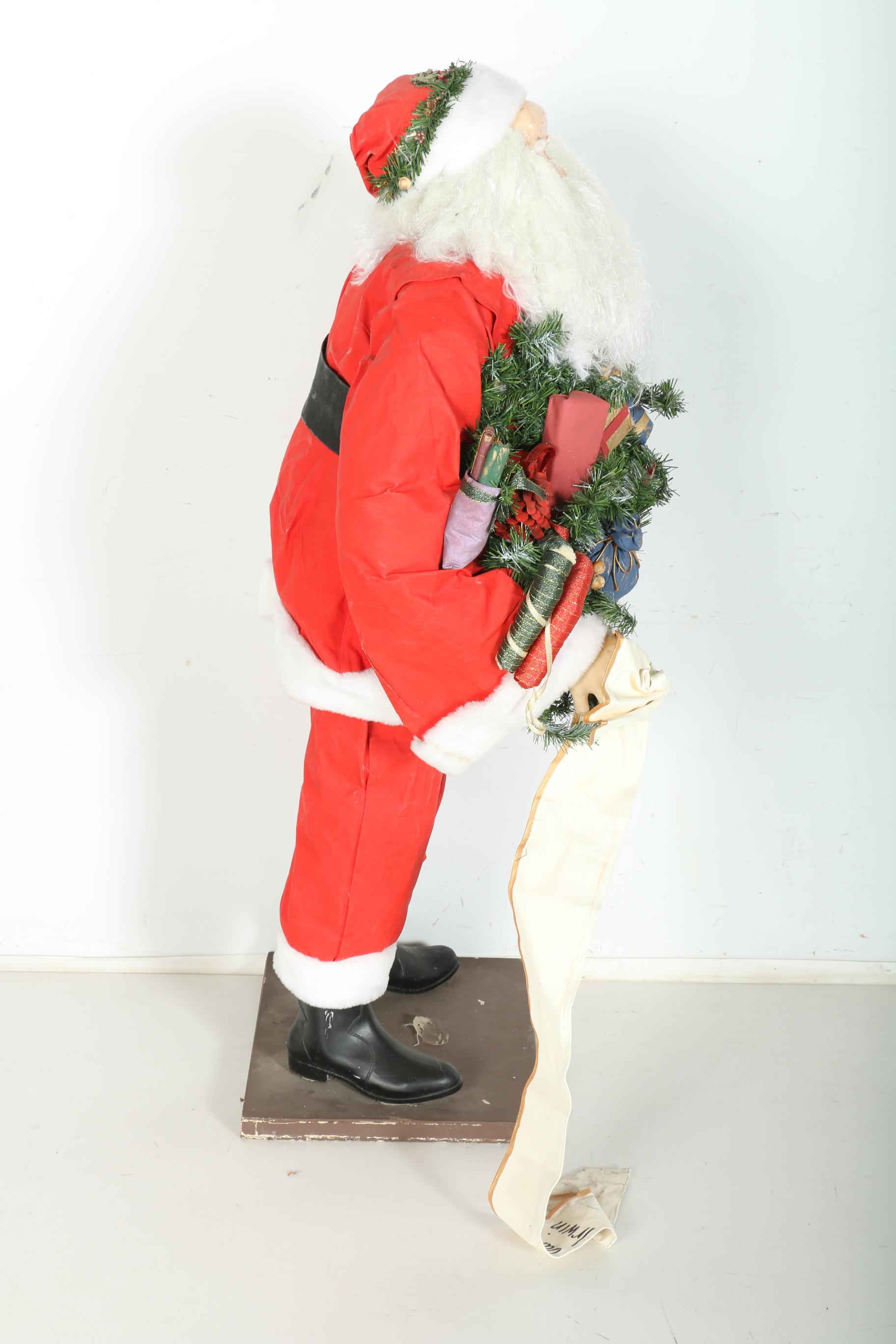 Santa Claus Statue