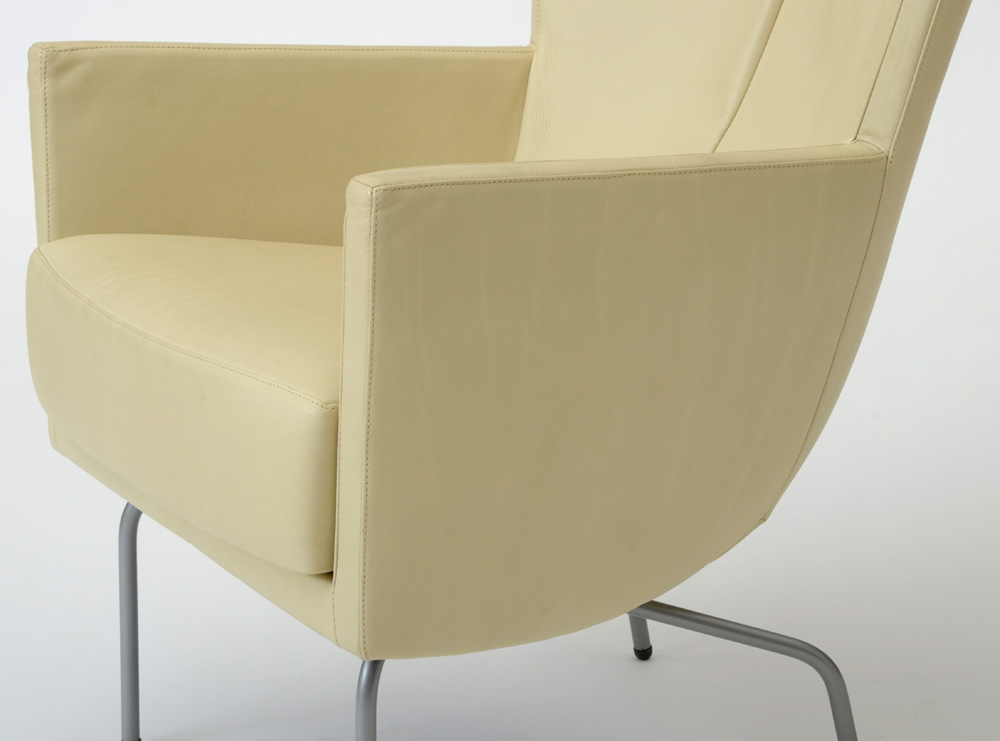 Montis "Romeo" Chair with Ottoman