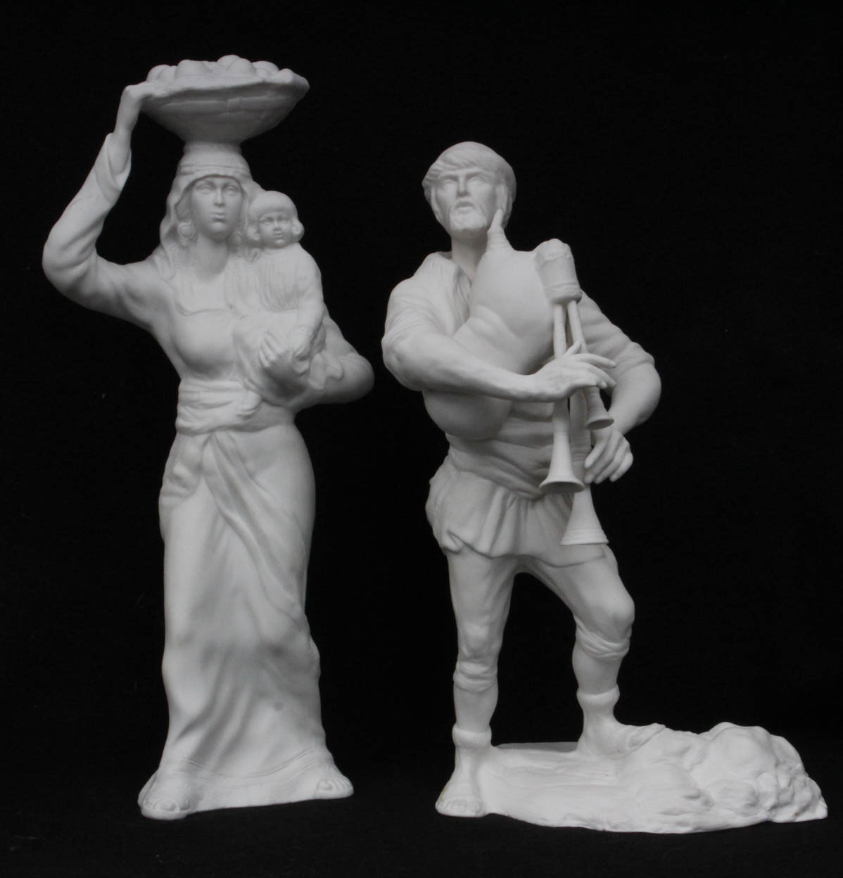 Boehm Porcelain Seventeen Piece Nativity Scene