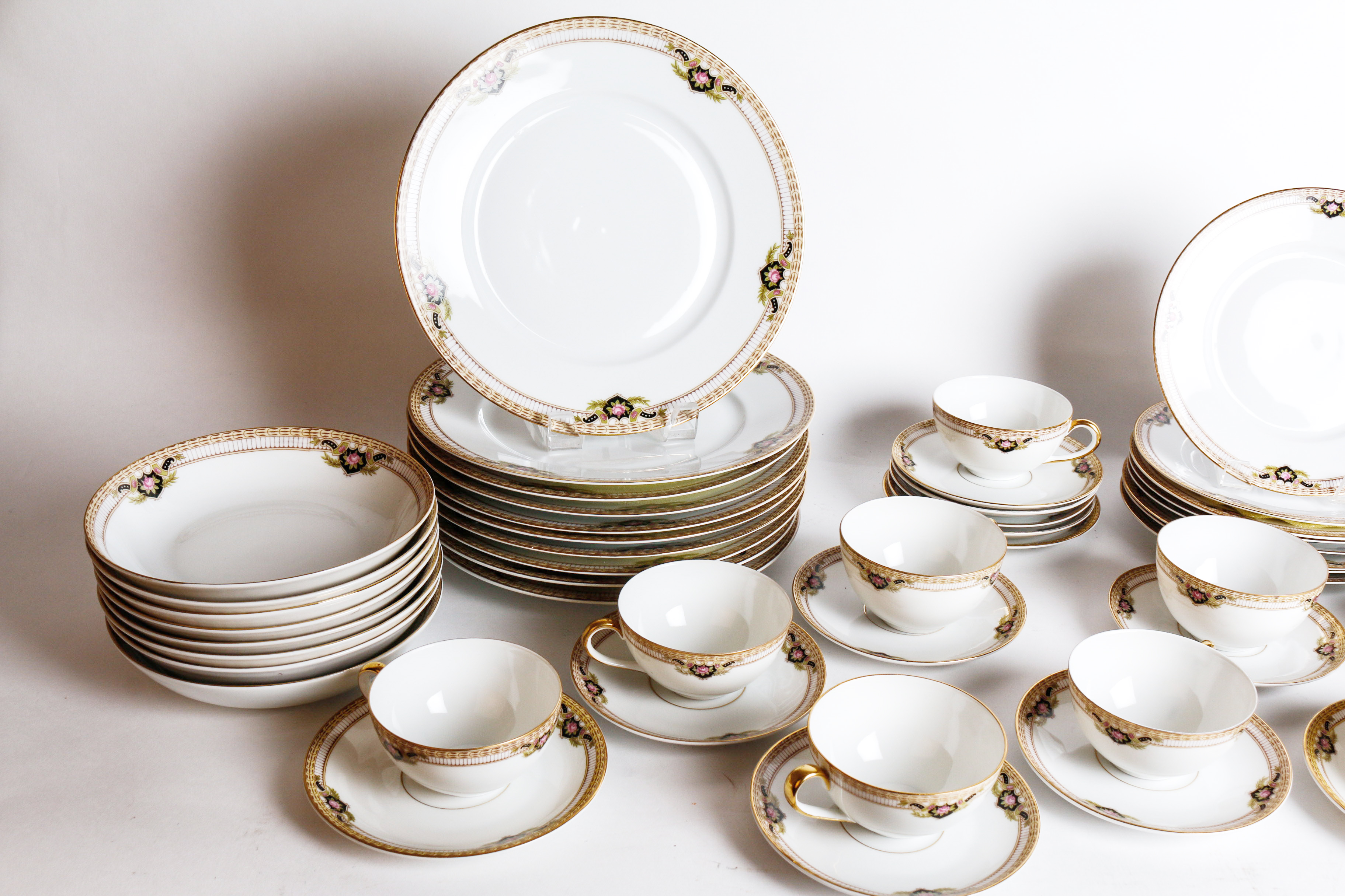 Grouping of Vintage Royal Bayreuth "Belmont" China