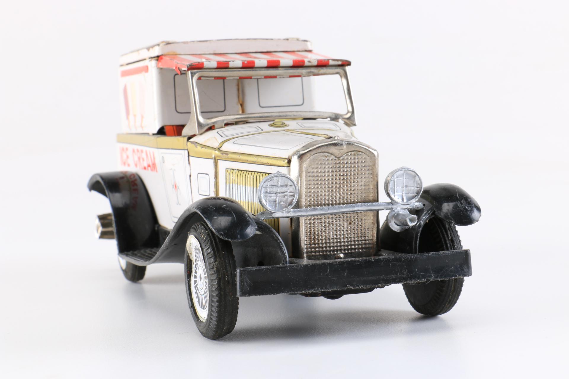 Vintage Japanese Tin Litho Cars