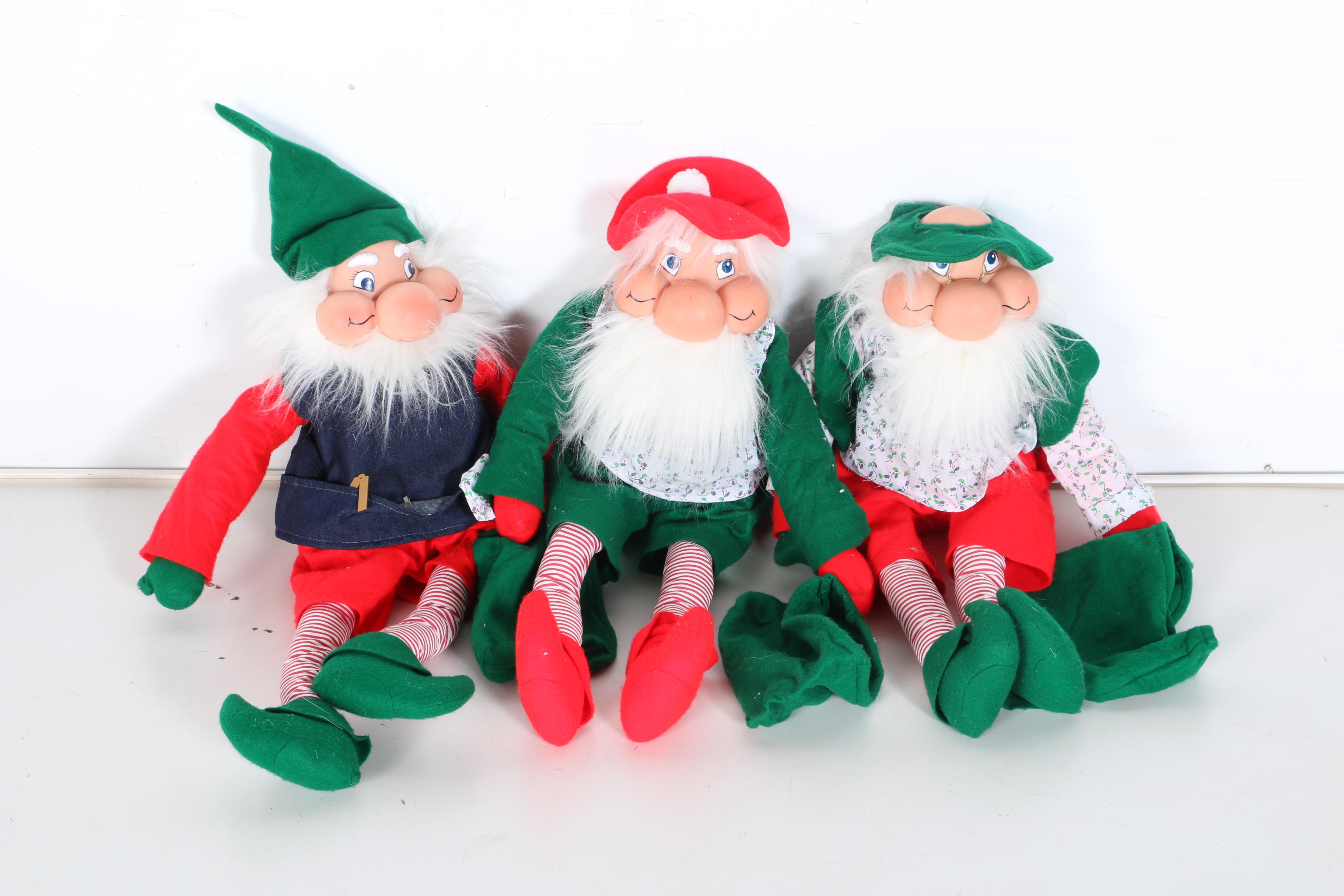 Stuffed Elves in a Wicker Sleigh