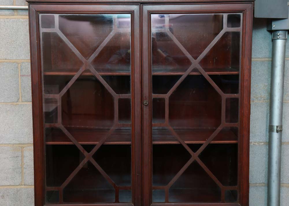 Vintage Bernhardt China Cabinet