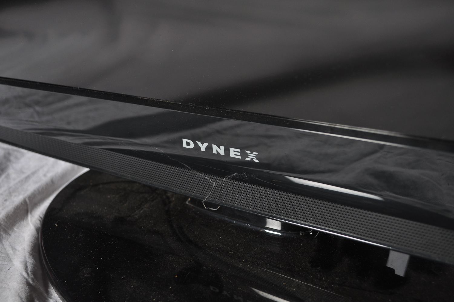 32" Dynex LCD Flat Panel Televisions