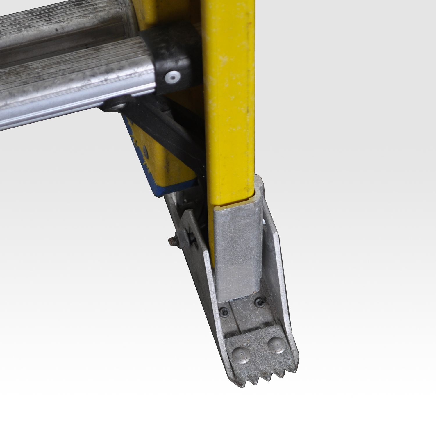 Werner 16' Yellow Sliding Ladder