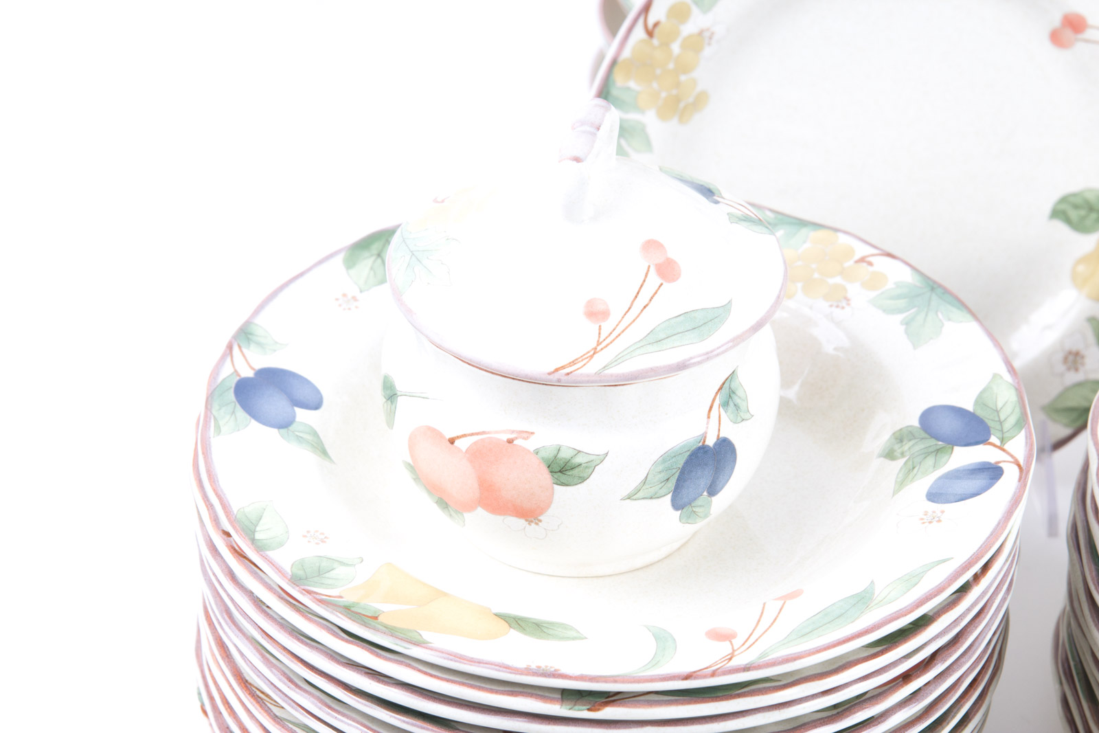 Mikasa "Fruit Panorama" Pattern Tableware Set
