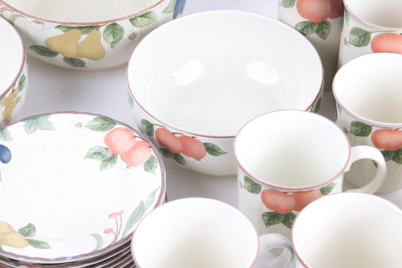 Mikasa "Fruit Panorama" Pattern Tableware Set
