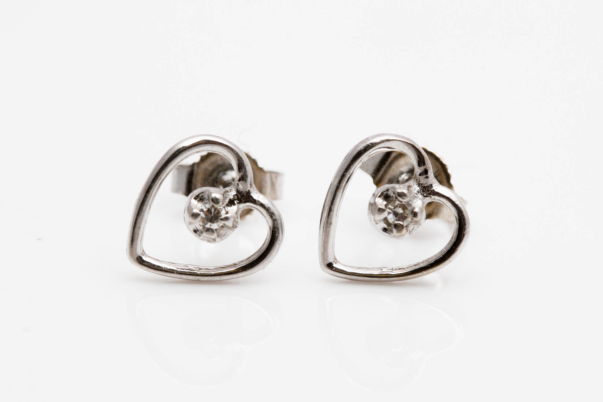 14K White Gold Diamond Heart Earrings