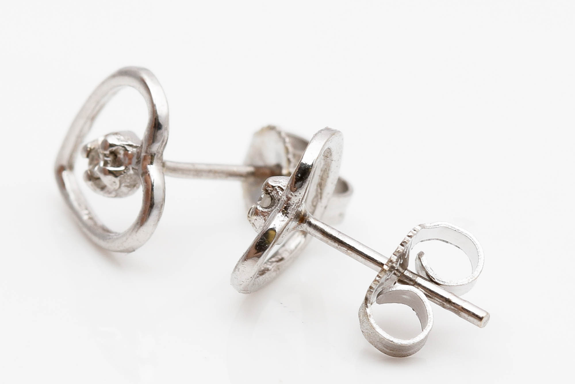 14K White Gold Diamond Heart Earrings