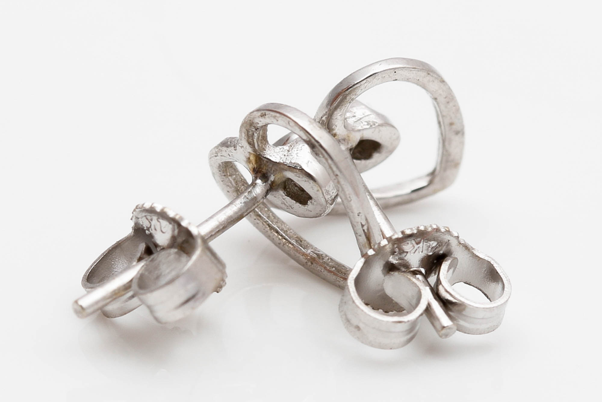 14K White Gold Diamond Heart Earrings