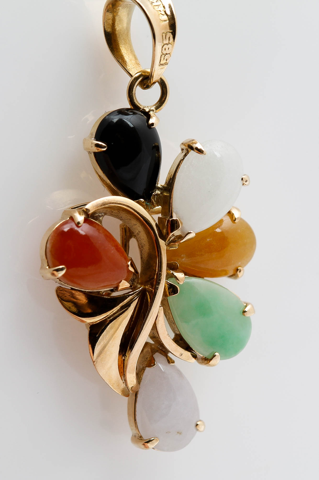 14K Yellow Gold Jadeite and Black Onyx Pendant
