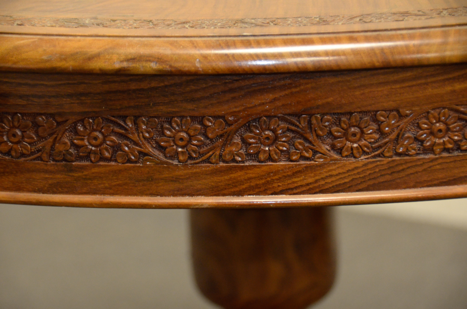 Contemporary Single-Pedestal Dining Table With Inlay