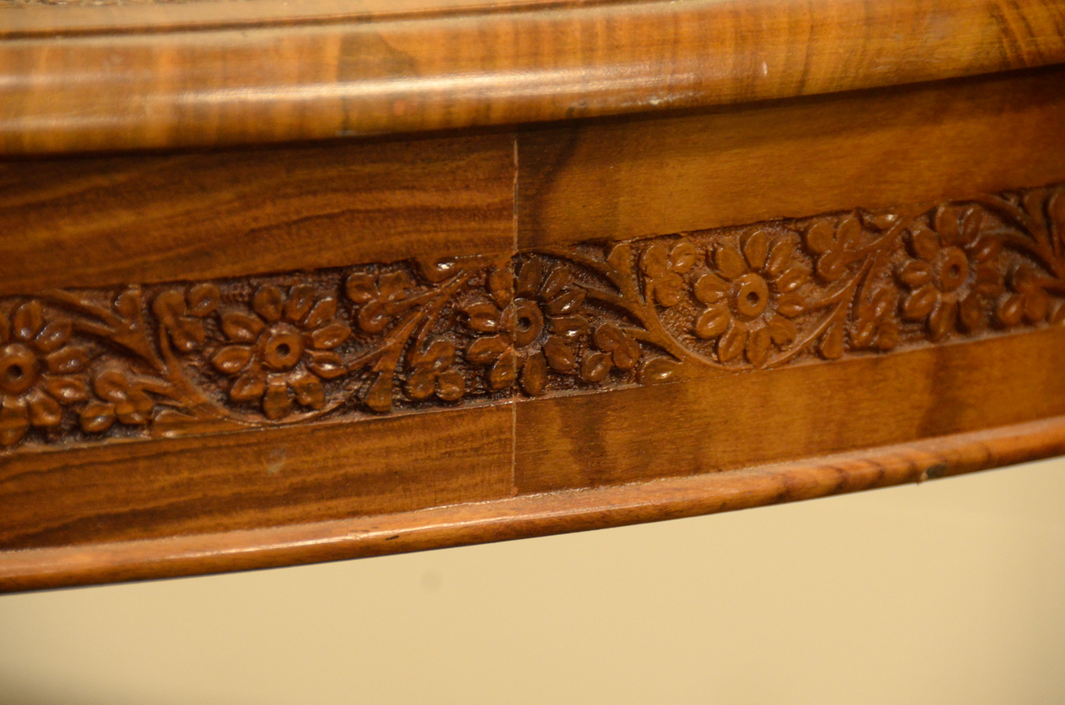 Contemporary Single-Pedestal Dining Table With Inlay