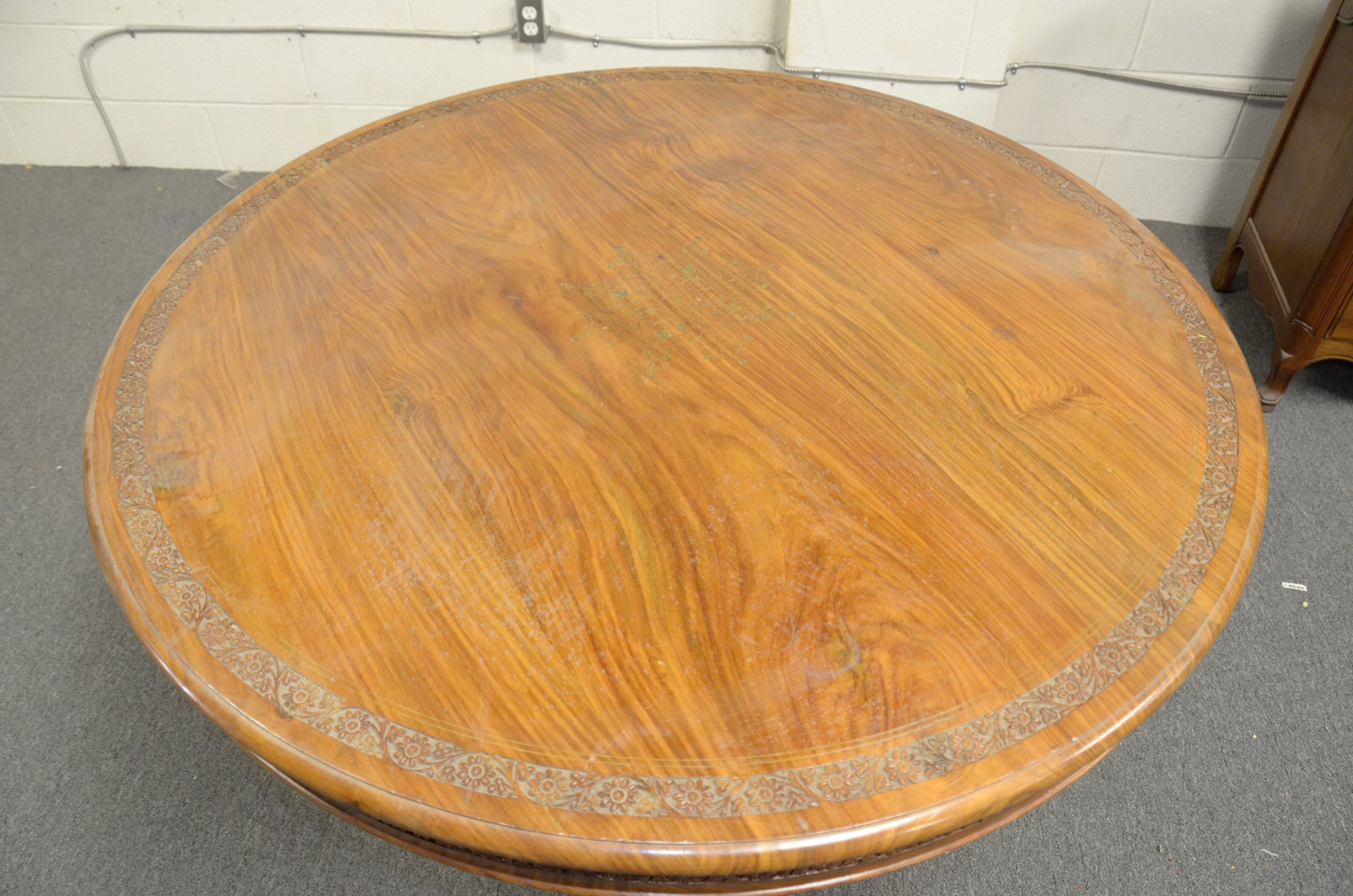 Contemporary Single-Pedestal Dining Table With Inlay