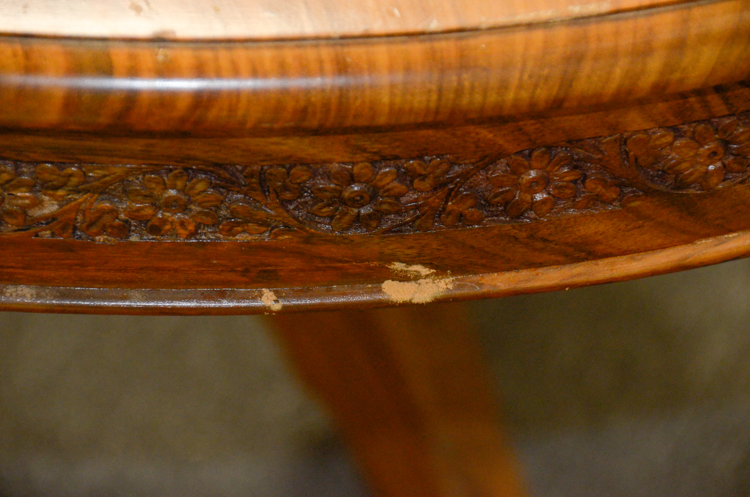 Contemporary Single-Pedestal Dining Table With Inlay