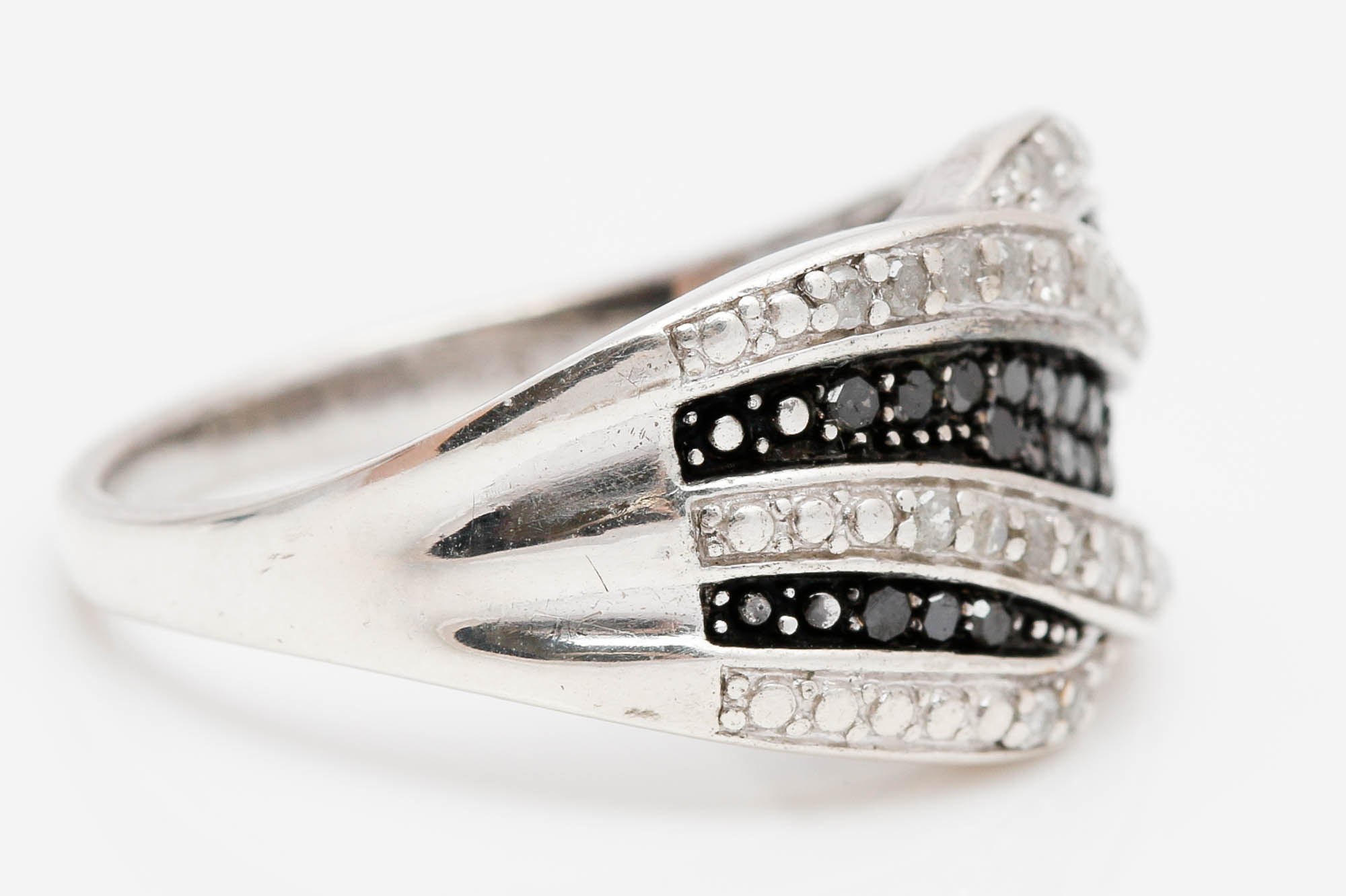 Sterling Silver 0.73 CTW Black and White Diamond Band