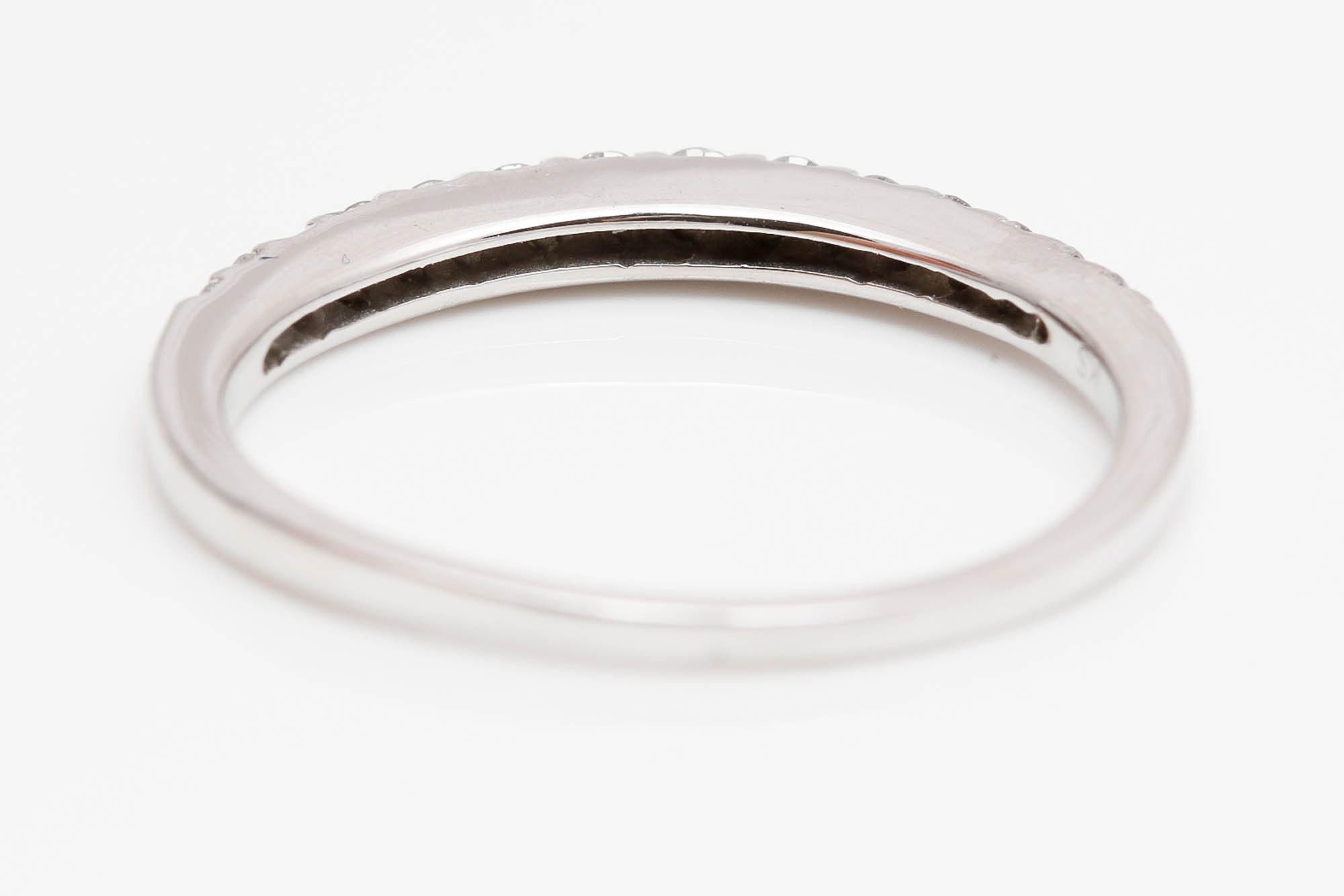 14K White Gold Diamond Wedding Band