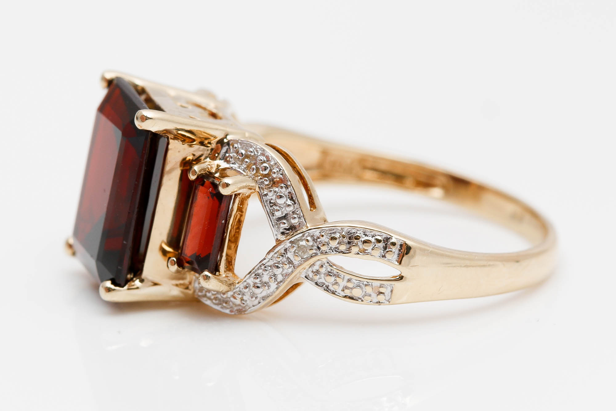 10K Yellow Gold Garnet and Diamond Ring