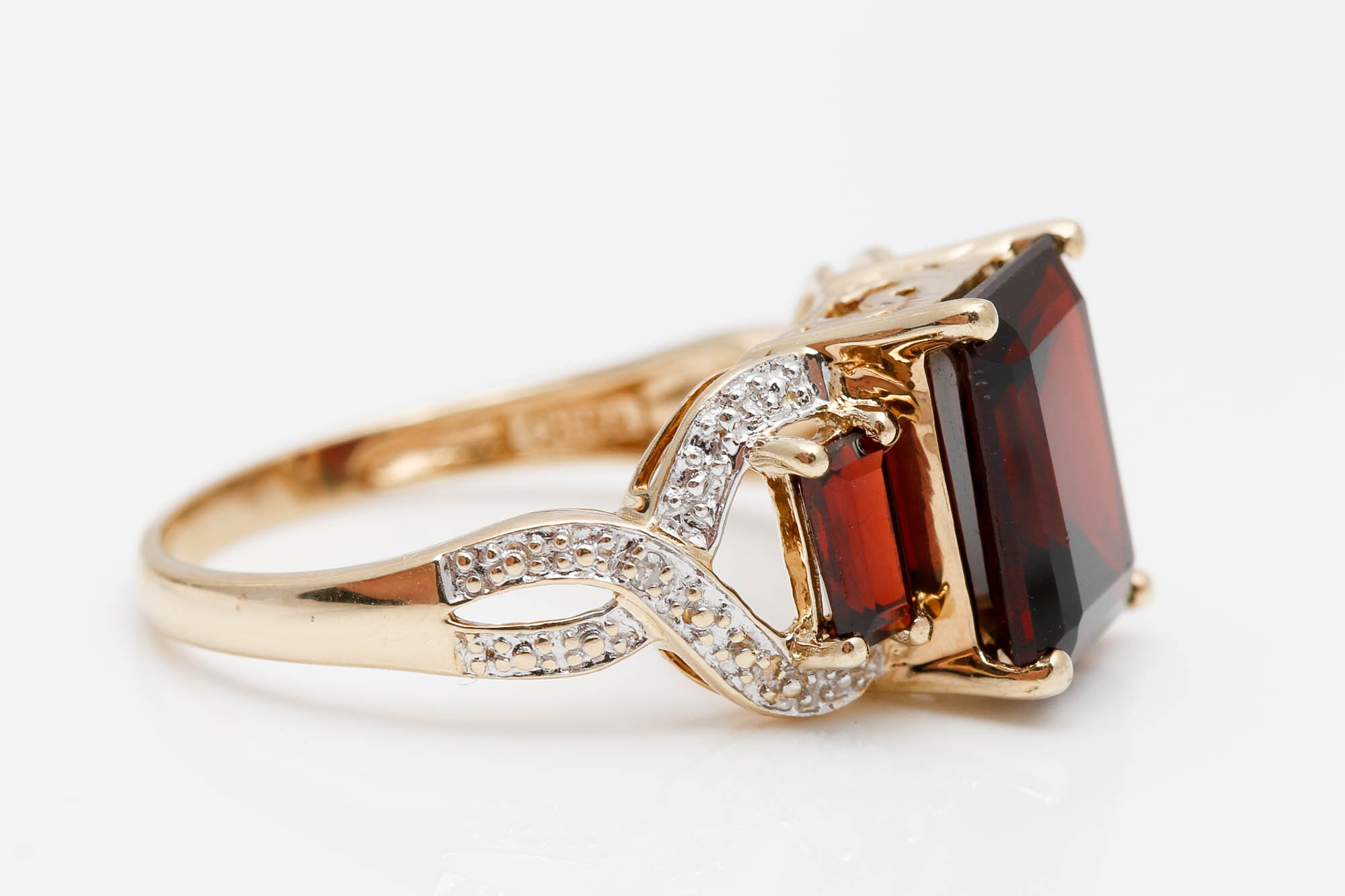 10K Yellow Gold Garnet and Diamond Ring