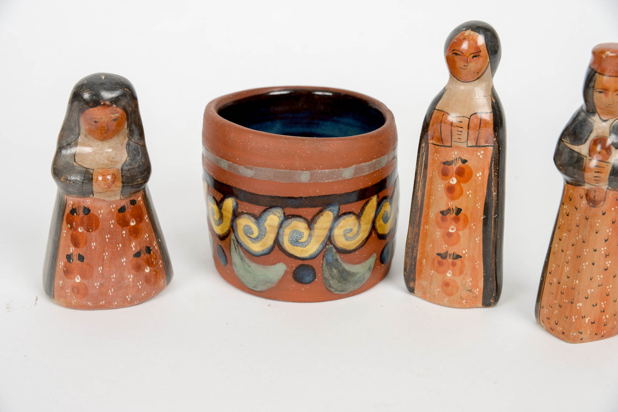 Collection Mexican Terracotta Figurines and Bowl
