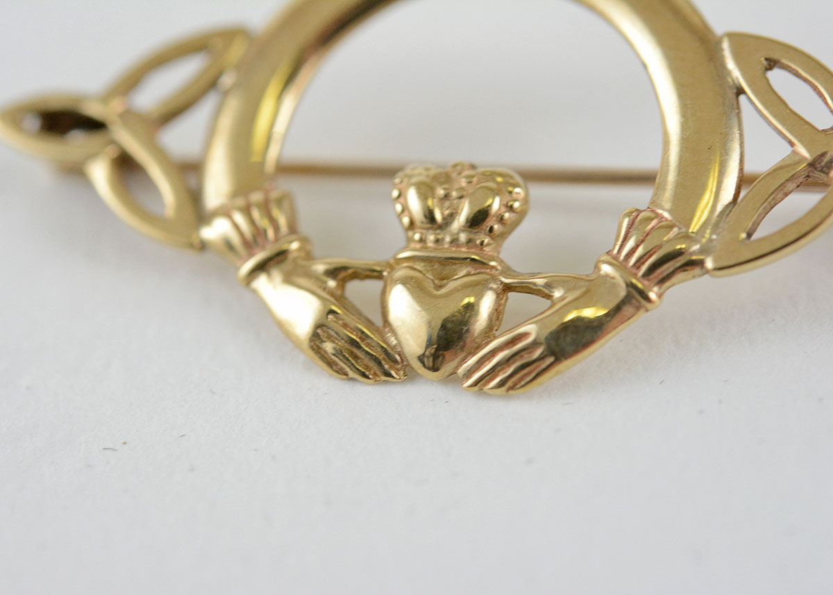 10K Yellow Gold Claddagh Pin