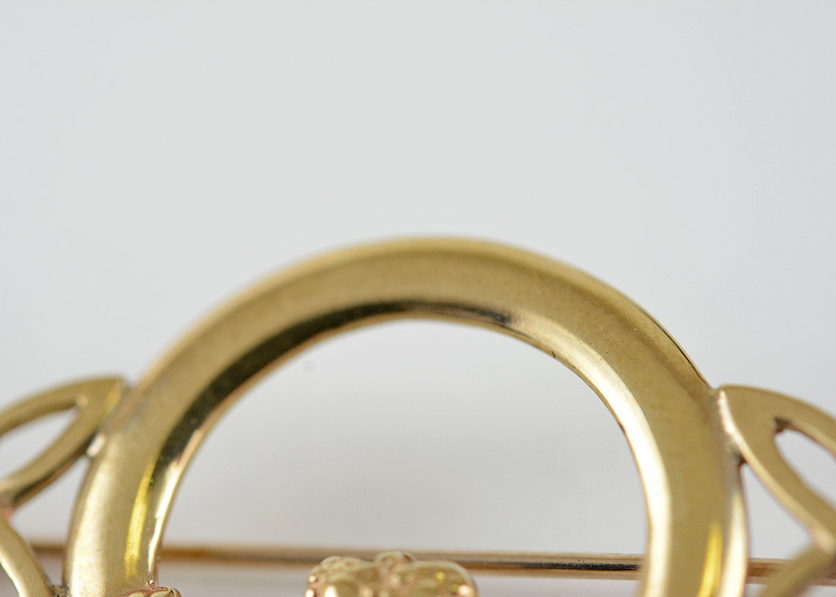 10K Yellow Gold Claddagh Pin