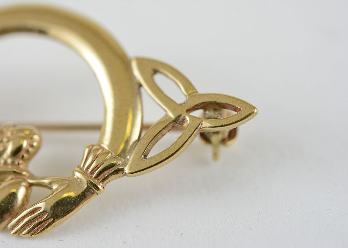 10K Yellow Gold Claddagh Pin