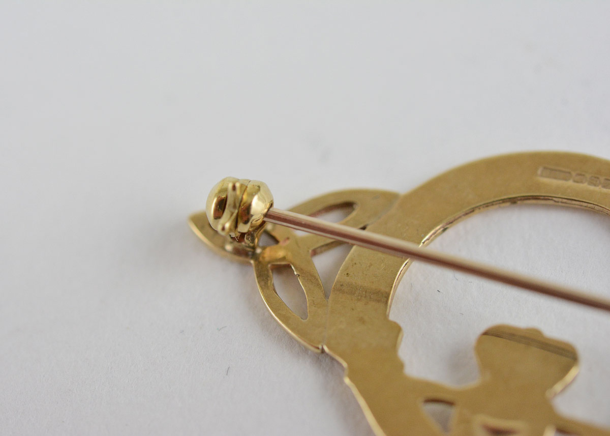 10K Yellow Gold Claddagh Pin
