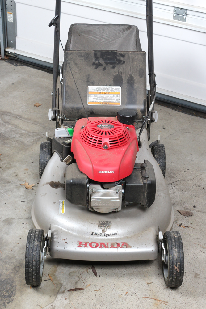 Honda Self-Propelled Lawn Mower with Smart Drive