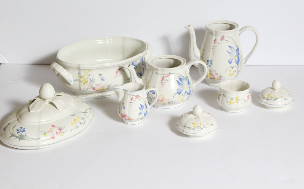 Collection of Villeroy and Boch "Riviera" Dinnerware