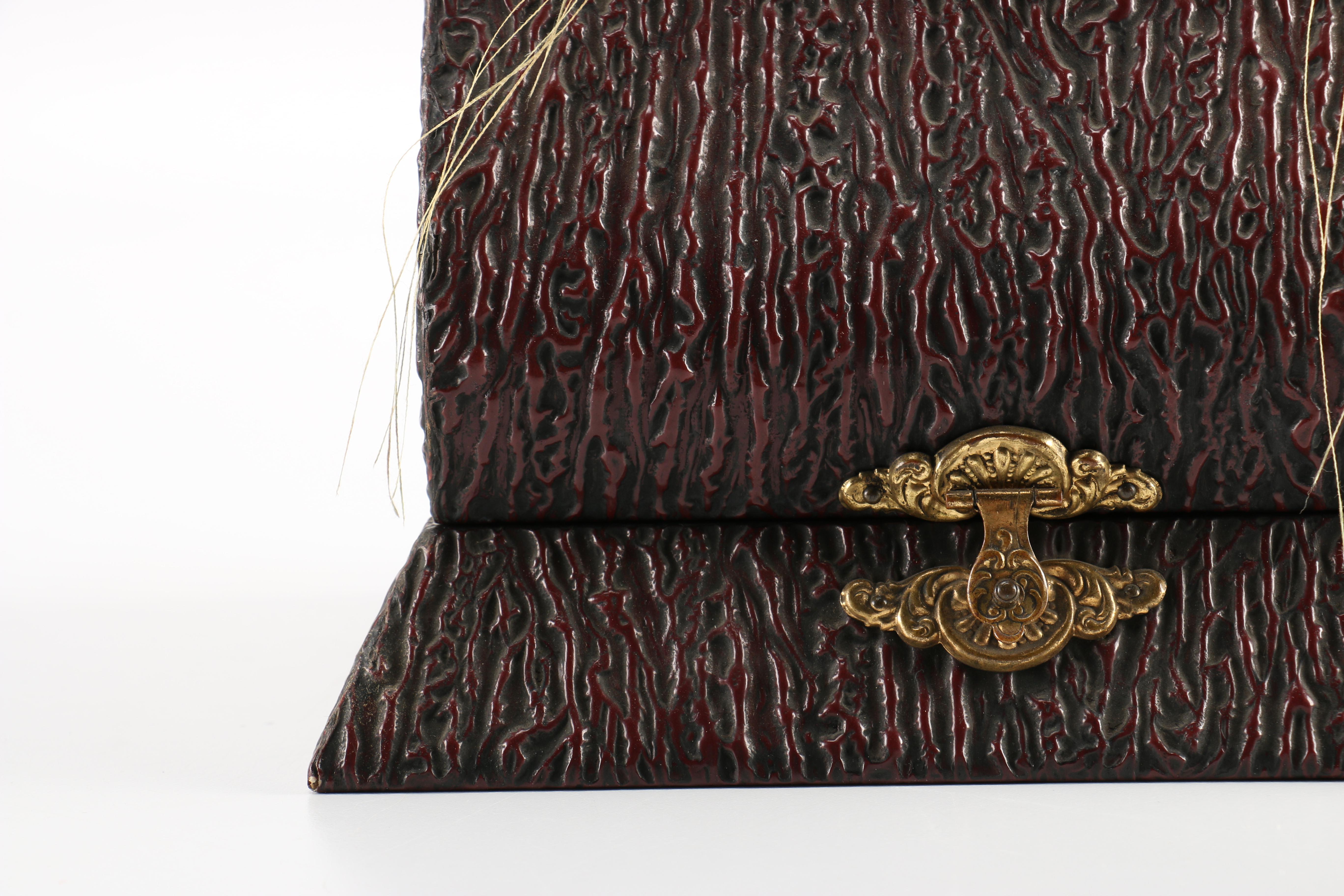 Vintage Collar Box and Bull Horns