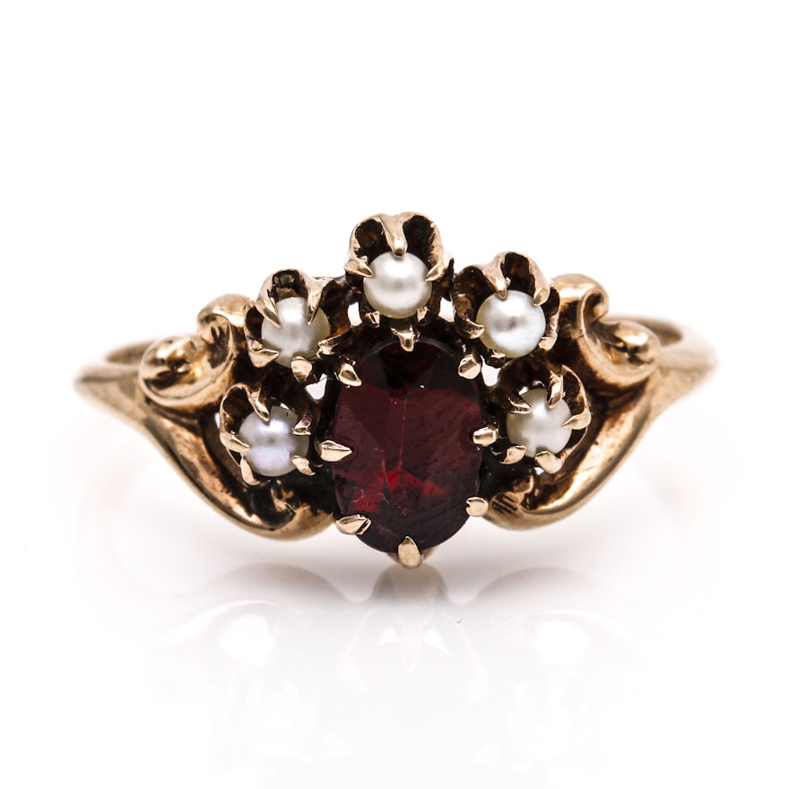 Antique 10K Yellow Gold Garnet and Pearl Ring