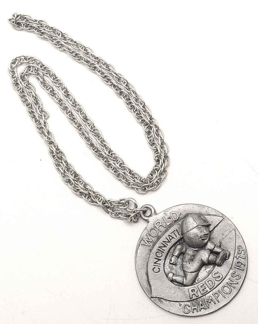 1975 Reds Medallion and Pennant