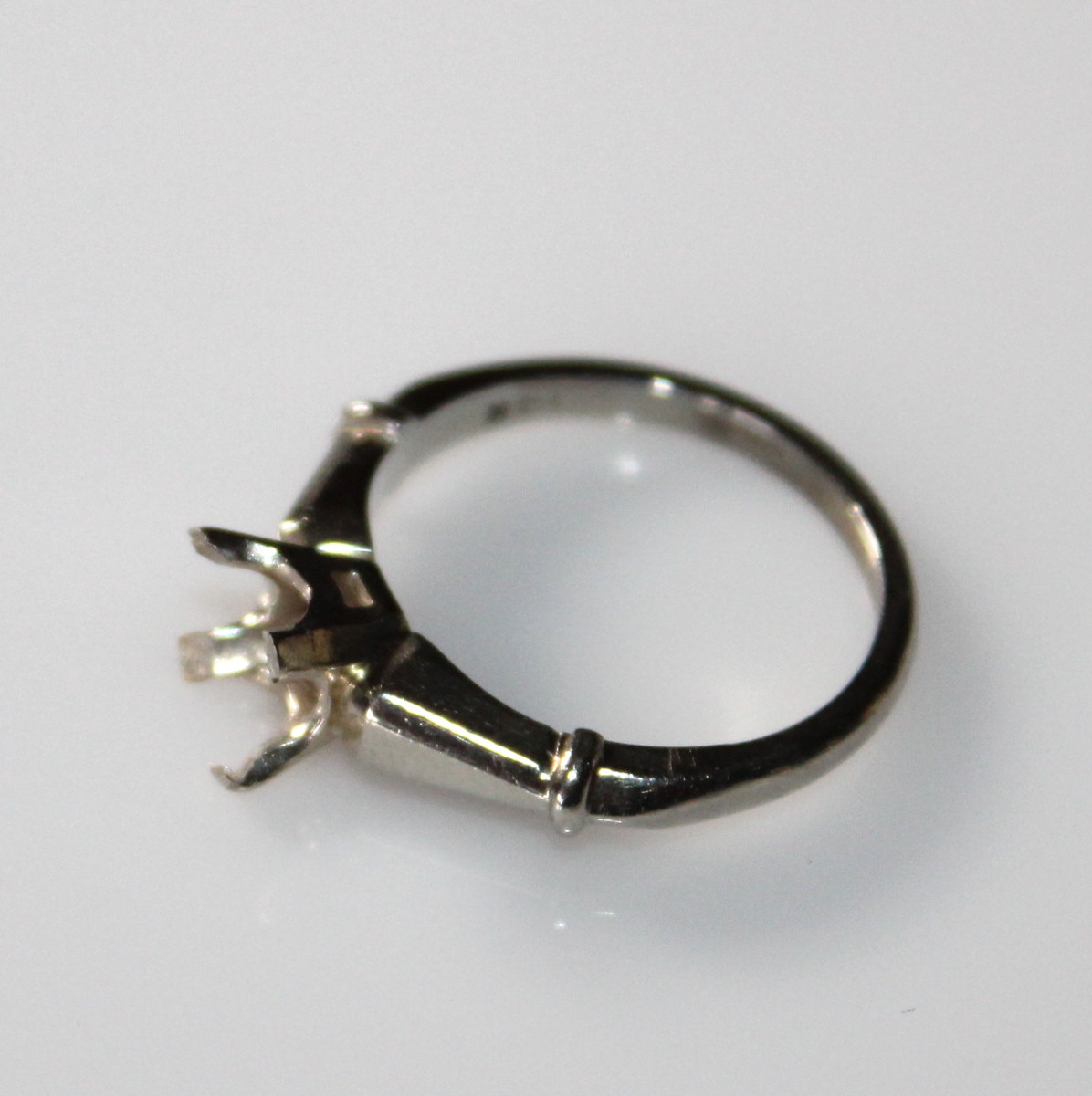 14K White Gold Engagement Ring Mounting