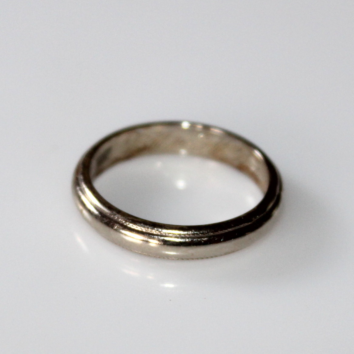 14K White Gold Wedding Band